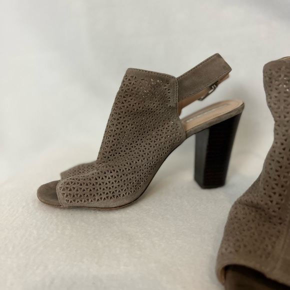 Tahari Size 7 1/2M Suede Taupe Perforated Open Toe Heeled Shoes - Picture 16 of 16